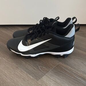 Nike Men’s Alpha Menace 4 Shark Football Cleats